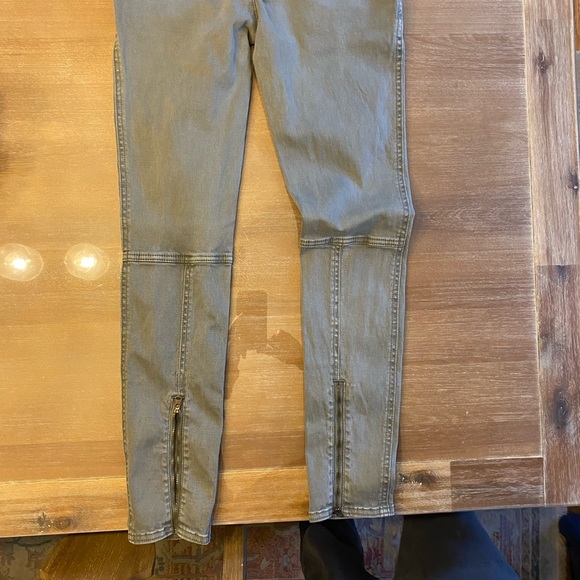 Like New women’s Abercrombie khaki green stretch jeggings size 2 - Picture 4 of 4